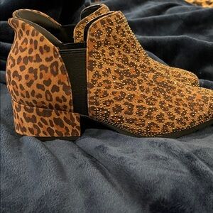 Leopard Print Ankle Boots Kenneth Cole reaction easy on size 6 1/2
